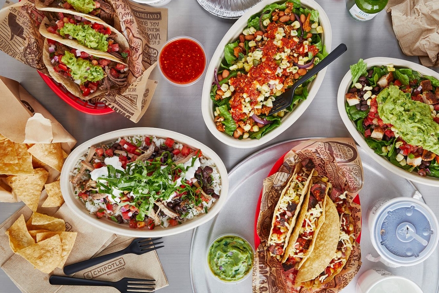 逆境中大舉投資 Chipotle 墨西哥餐廳業績報喜漲不停