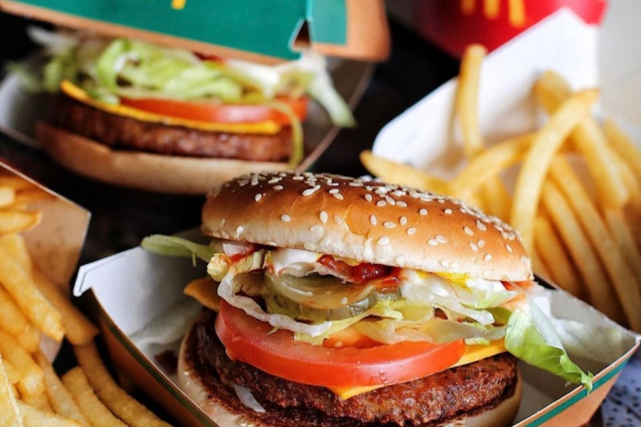 麥當勞的植物漢堡肉McPlant選擇性試點，速食店變成素食店的未來不遠了?